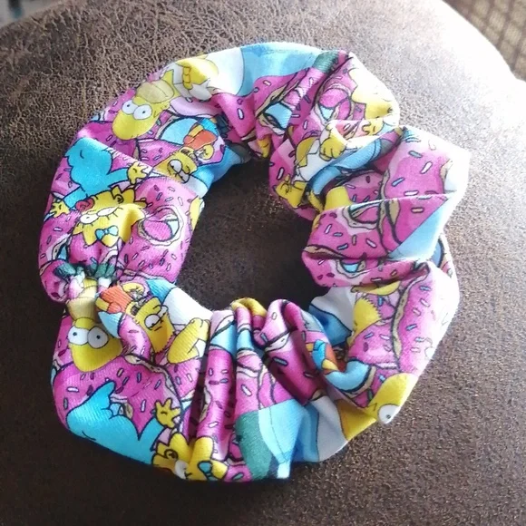 🍁 Simpsons Scrunchie - Picture 2 of 2